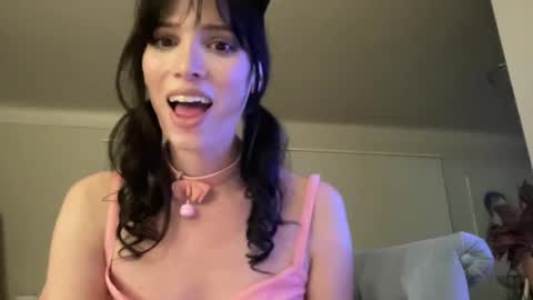 Kiki Hart online show from February 1, 5:28 am