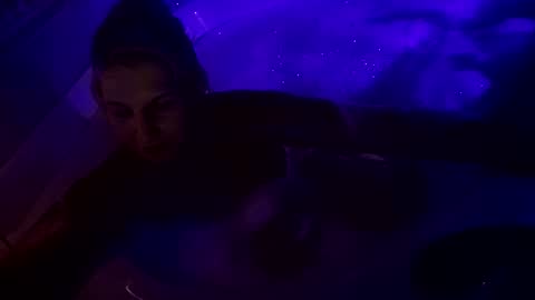 kikilovespartylights online show from November 12, 12:29 pm