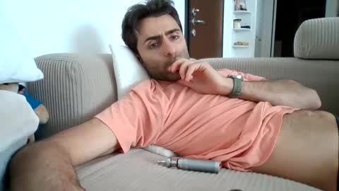 kikkus01 online show from May 7, 1:40 pm