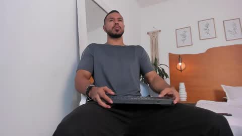 Kilua Muscle guy online show from May 23, 9:22 pm