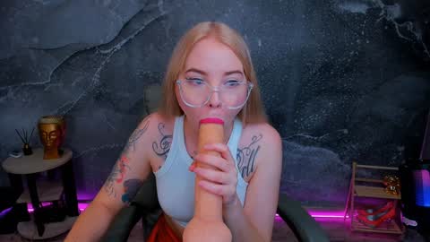 KIM online show from January 10, 9:13 am