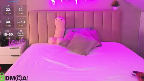 kimberlly_smith online show from February 11, 11:41 pm