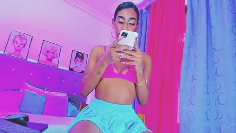 Your Queen KIM online show from February 16, 4:10 pm