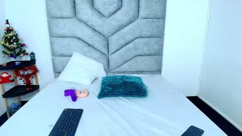 kimberlyfox_t online show from January 12, 7:43 pm
