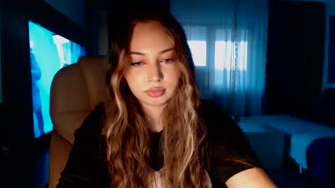 Kim Lee  online show from January 12, 2:41 pm