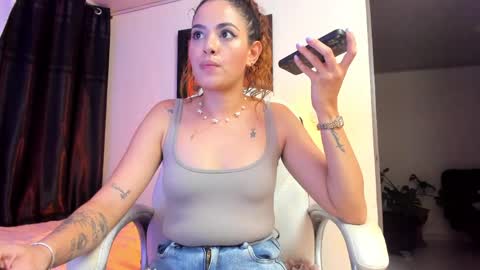 kimmberly_saenz_ online show from May 6, 11:22 pm