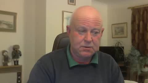 Snapshot of kindahairy4u chatting on October 25, 6:08 pm kindahairy4u online show from October 25, 6:08 pm