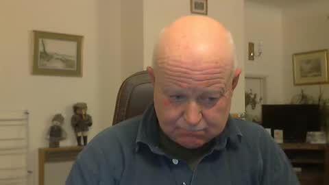 Snapshot of kindahairy4u chatting on December 31, 8:02 pm kindahairy4u online show from December 31, 8:02 pm