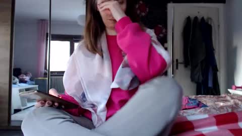 sexysexyhotwetpinkredpussy online show from May 3, 6:25 pm
