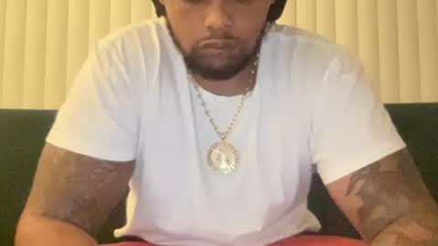 Snapshot of kingdabiggest chatting on November 1, 6:12 am KingDaBiggest online show from November 1, 6:12 am