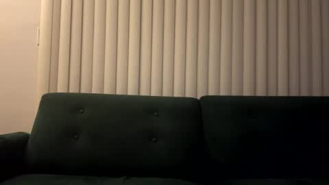 Snapshot of kingdabiggest chatting on October 15, 6:27 am KingDaBiggest online show from October 15, 6:27 am