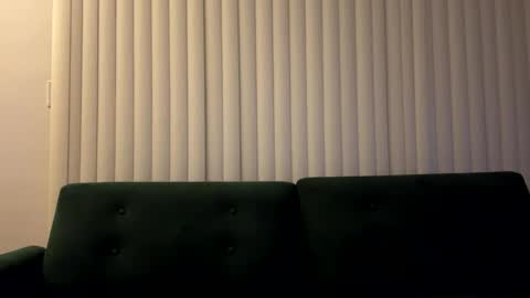 Snapshot of kingdabiggest chatting on October 14, 6:27 am KingDaBiggest online show from October 14, 6:27 am