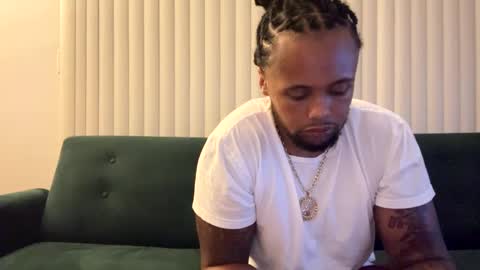 Snapshot of kingdabiggest chatting on October 11, 5:45 am KingDaBiggest online show from October 11, 5:45 am