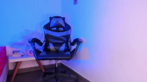  A L E X  online show from November 2, 9:42 am