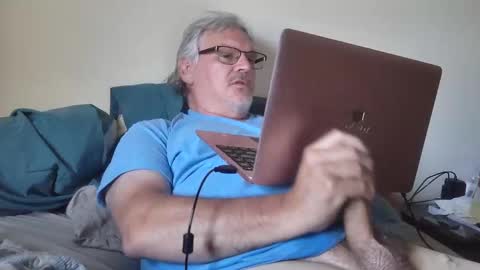 kingtongue10 online show from May 18, 11:11 pm