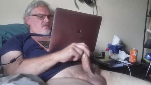 kingtongue10 online show from April 29, 9:41 pm
