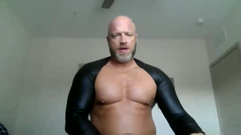 Snapshot of kinksub4use chatting on October 4, 7:22 pm Kink Sub online show from October 4, 7:22 pm