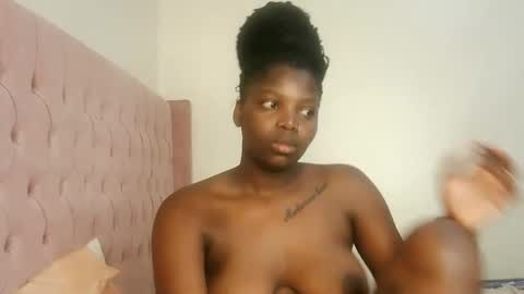 Lola online show from February 15, 7:45 pm