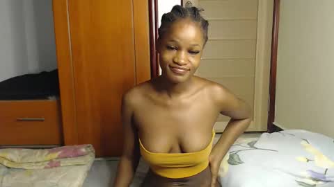 Snapshot of kira_255 chatting on October 31, 7:20 am mimi online show from October 31, 7:20 am