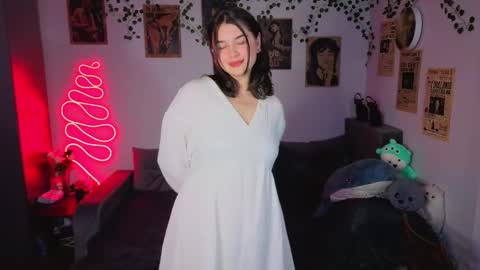 Snapshot of kira_kick chatting on October 22, 8:43 pm Kira VanKick online show from October 22, 8:43 pm
