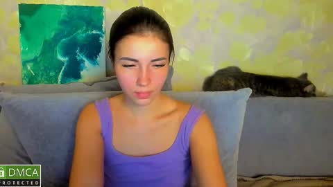 kiraa sunny online show from November 13, 8:22 pm