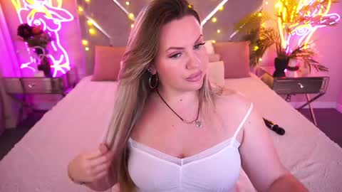 Kira online show from April 23, 7:59 pm