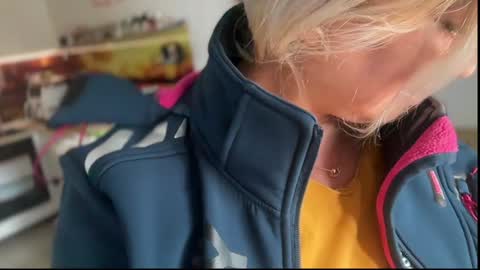 KiraDivine online show from October 12, 8:51 am