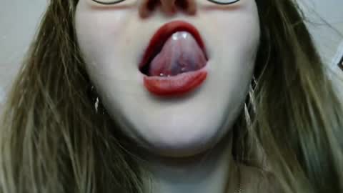 KiraGoldens online show from November 13, 7:22 am