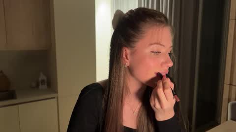 Snapshot of kiramystery chatting on October 8, 4:13 pm Kira online show from October 8, 4:13 pm