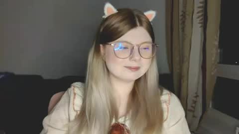 KiraYume online show from May 19, 6:15 pm