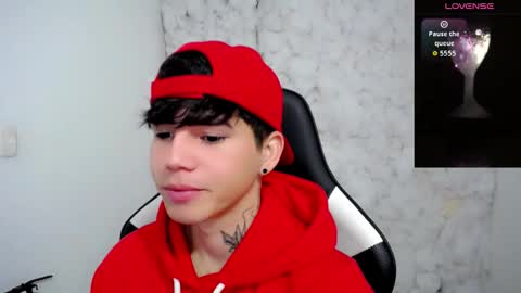 kiss_whitee online show from December 14, 7:20 pm