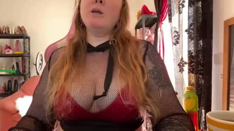 kissica online show from April 9, 8:53 am