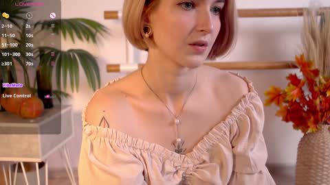 Snapshot of kisskiss_muah chatting on December 1, 4:32 pm Kate  online show from December 1, 4:32 pm