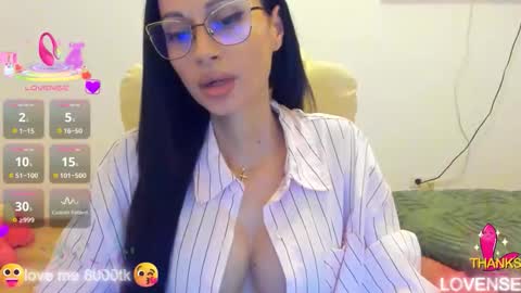 kisssnicol online show from November 17, 4:20 pm