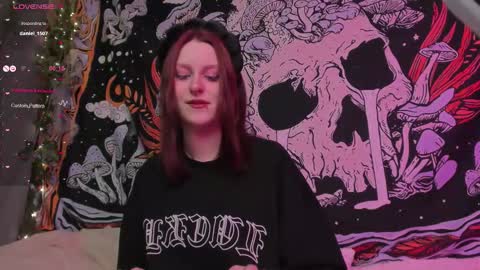 Kissthasky online show from December 15, 3:19 pm