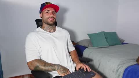 kite__ online show from February 3, 10:11 pm