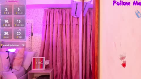 Snapshot of kitty__rouse chatting on December 12, 5:42 am Kitty  online show from December 12, 5:42 am