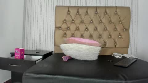 kitty eloays online show from April 30, 8:57 pm