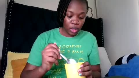 kitty_kerry online show from June 24, 12:23 pm