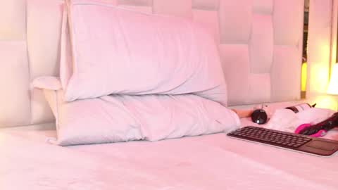 Snapshot of kitty_lovee1 chatting on October 13, 6:37 am kitty  online show from October 13, 6:37 am