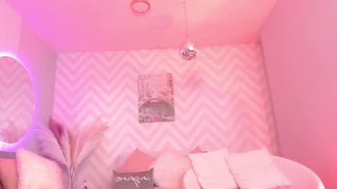 KITTY online show from September 9, 1:33 pm