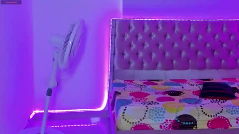 kitty_violet11 online show from February 15, 9:13 pm