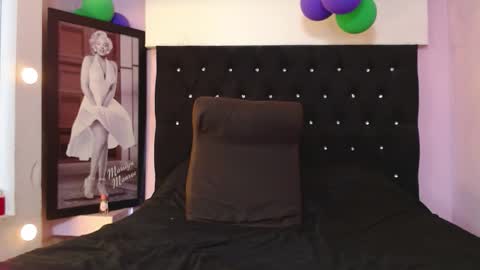 paola online show from October 30, 3:01 pm