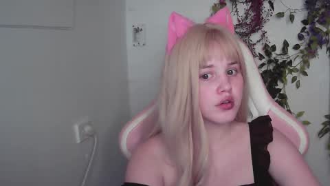 KItty Souffle online show from December 17, 11:49 am
