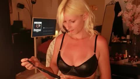 kittysxkat online show from May 26, 6:25 pm