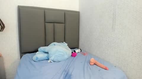  K I T T  Y  online show from March 6, 1:16 am