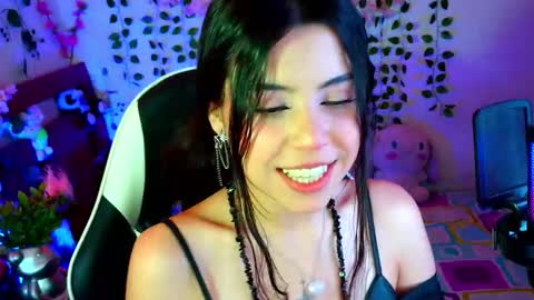 Kittyuwu  online show from November 18, 7:17 pm