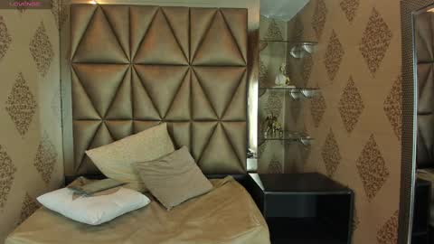 kittyvelvet_ online show from March 10, 3:09 pm