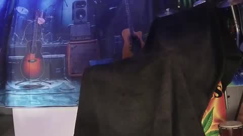 kiveuxmakeu online show from March 3, 6:24 pm
