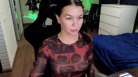 Snapshot of kleoxxx chatting on December 13, 9:51 pm Alisa.         online show from December 13, 9:51 pm